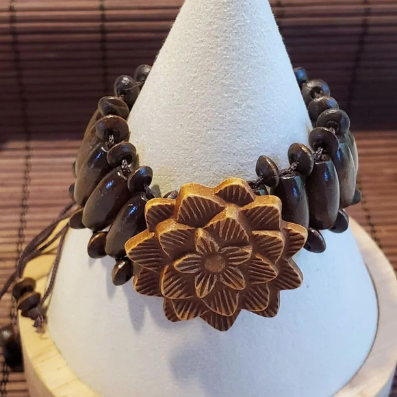 90s Y2K Vintage Dark Brown Wood Carved Acrylic Flower OSFA Adjustable Bracelet - Picture 4 of 10